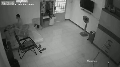 最新流出黑客❤️破解摄像头偷拍家庭各种夫妻啪啪啪12 (11)